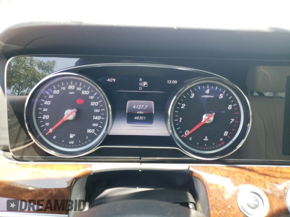 2017 Mercedes-Benz E 300 Luxury with VIN WDDZF4KB5HA017528, listed as a Copart auction lot 61452885 with 48,301 mi miles and Salvage title. Bid and sale history available at DreamBid. Image 9.