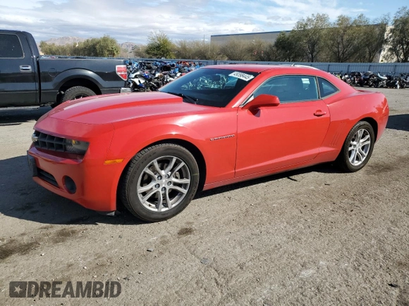 2013 Chevrolet Camaro LS z VIN 2G1FE1E36D9177175, wystawiony jako Copart lot #49398445 z przebiegiem 131 347 mil mil oraz Szkoda całkowita • Salvage title. Historia ofert i sprzedaży dostępna na DreamBid. Obrazek 1.