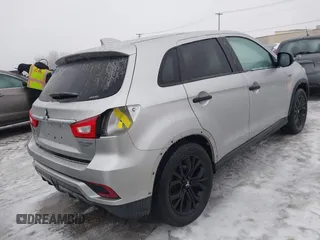 2019 Mitsubishi Outlander ES z VIN JA4AR3AU6KU022815, wystawiony jako IAAI lot #41511268 z przebiegiem 59 781 mil mil oraz . Historia ofert i sprzedaży dostępna na DreamBid. Obrazek 4.