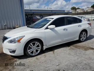 2015 Nissan Altima 2.5 with VIN 1N4AL3APXFN386985, listed as a Copart auction lot 61633085 with 108,123 mi miles and Salvage title. Bid and sale history available at DreamBid. Image 1.