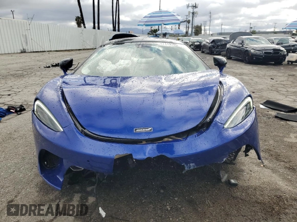 2023 McLaren GT z VIN SBM22GCA9PW003039, wystawiony jako Copart lot #47143765 z przebiegiem 2775 mil mil oraz Szkody całkowita. Historia ofert i sprzedaży dostępna na DreamBid. Obrazek 5.