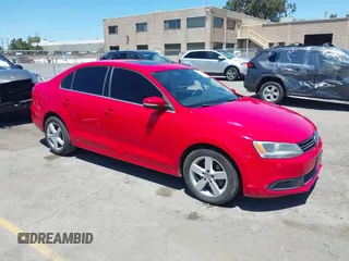2013 Volkswagen Jetta TDI w/Premium/Nav z VIN 3VWLL7AJ0DM444709, wystawiony jako IAAI lot #42691370 z przebiegiem 141 256 mil mil oraz . Historia ofert i sprzedaży dostępna na DreamBid. Obrazek 1.