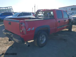 2006 Chevrolet Silverado 2500HD LT1 with VIN 1GCHK23D16F260761, listed as a IAAI auction lot 41360432 with 327,569 mi miles. Bid and sale history available at carsss.com. Image 4.