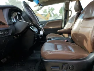 2017 Toyota Sienna XLE Auto Access Seat z VIN 5TDYZ3DC8HS839336, wystawiony jako Copart lot #57103045 z przebiegiem 212 711 mil mil oraz Szkoda całkowita • Salvage title. Historia ofert i sprzedaży dostępna na DreamBid. Obrazek 7.