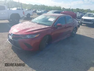 2018 Toyota Camry LE z VIN 4T1B11HK8JU523547, wystawiony jako IAAI lot #42212565 z przebiegiem 38 830 mil mil oraz . Historia ofert i sprzedaży dostępna na DreamBid. Obrazek 2.