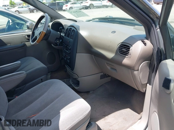 2003 Dodge Caravan SE with VIN 1D4GP24343B308925, listed as a IAAI auction lot 42204671 with 166,875 mi miles and . Bid and sale history available at carsss.com. Image 5.