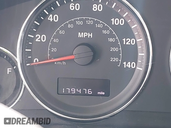 2010 Jeep Commander Sport z VIN 1J4RH4GK4AC140982, wystawiony jako IAAI lot #42344821 z przebiegiem 179 476 mil mil oraz . Historia ofert i sprzedaży dostępna na DreamBid. Obrazek 7.