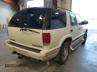 1995 Chevrolet Blazer with VIN 1GNDT13W0S2182537, listed as a IAAI auction lot 42647704 with 288,515 mi miles and . Bid and sale history available at DreamBid. Image 4.