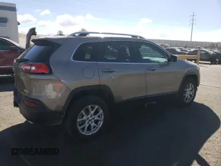2017 Jeep Cherokee Latitude with VIN 1C4PJMCS0HW631940, listed as a Copart auction lot 76422654 with 58,220 mi miles and Salvage Title. Bid and sale history available at carsss.com. Image 3.