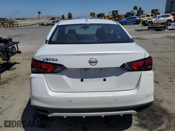2025 Nissan Versa SV z VIN 3N1CN8EV1SL817021, wystawiony jako Copart lot #58667985 z przebiegiem 14 085 mil mil oraz Szkoda całkowita • Salvage title. Historia ofert i sprzedaży dostępna na DreamBid. Obrazek 6.