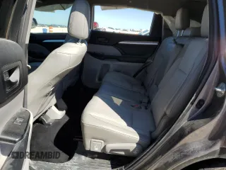 2015 Toyota Highlander LE Plus z VIN 5TDZKRFH4FS051610, wystawiony jako Copart lot #53880115 z przebiegiem 138 014 mil mil oraz Szkoda całkowita • Salvage title. Historia ofert i sprzedaży dostępna na DreamBid. Obrazek 11.