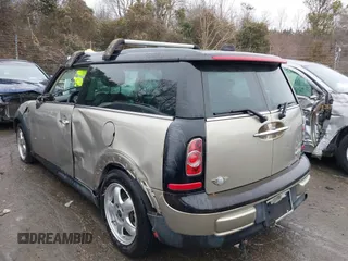 2011 MINI Clubman z VIN WMWZF3C55BT188172, wystawiony jako IAAI lot #41387090 z przebiegiem 176 300 mil mil oraz . Historia ofert i sprzedaży dostępna na DreamBid. Obrazek 3.