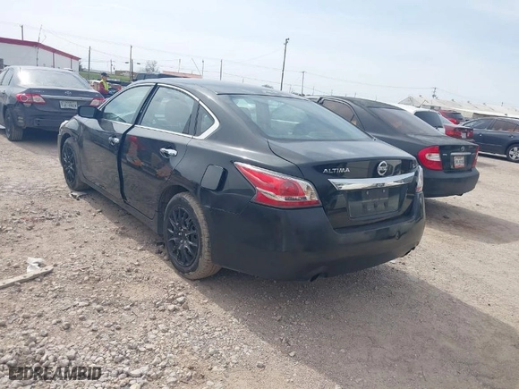 2015 Nissan Altima 2.5 S with VIN 1N4AL3AP3FN314834, listed as a IAAI auction lot 41743508 with 243,067 mi miles. Bid and sale history available at carsss.com. Image 3.