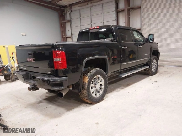 2015 GMC Sierra 2500HD available WiFi Denali with VIN 1GT120E89FF117773, listed as a IAAI auction lot 41587823 with 251,371 mi miles. Bid and sale history available at carsss.com. Image 4.