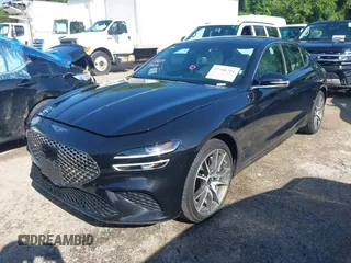 2025 Genesis G70 2.5T z VIN KMTG34SC9SU153977, wystawiony jako IAAI lot #42506204 z przebiegiem 6 627 mil mil oraz . Historia ofert i sprzedaży dostępna na DreamBid. Obrazek 2.