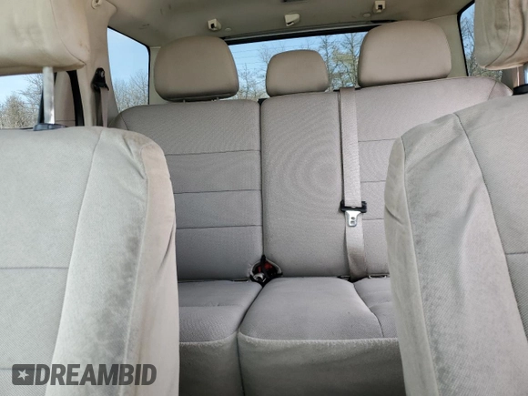 2010 Ford Escape Hybrid z VIN 1FMCU5K35AKC13081, wystawiony jako Copart lot #55447445 z przebiegiem 74 496 mil mil oraz Czysty tytuł • Clean title. Historia ofert i sprzedaży dostępna na DreamBid. Obrazek 10.