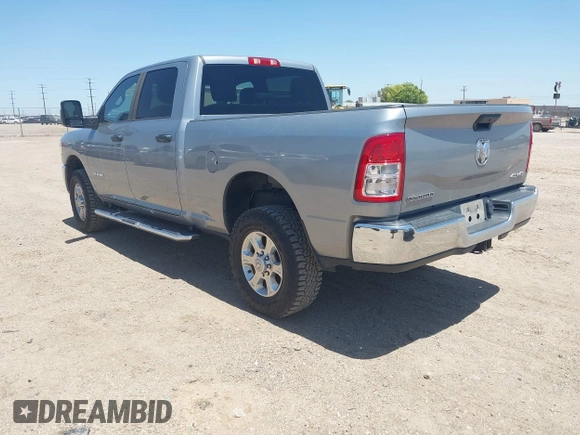 2023 Ram 2500 Big Horn z VIN 3C6UR5DL1PG654074, wystawiony jako IAAI lot #42255020 z przebiegiem 67 732 mil mil oraz . Historia ofert i sprzedaży dostępna na DreamBid. Obrazek 3.