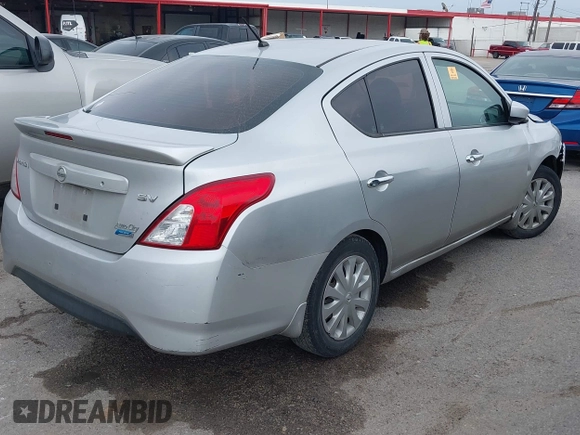 2016 Nissan Versa SV z VIN 3N1CN7APXGL871121, wystawiony jako IAAI lot #42304960 z przebiegiem 137 438 mil mil oraz . Historia ofert i sprzedaży dostępna na DreamBid. Obrazek 4.