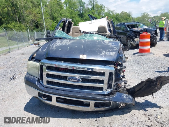 2005 Ford F-250 XL z VIN 1FTSW20P95EA30348, wystawiony jako IAAI lot #42199677 z przebiegiem Nie podano mil oraz . Historia ofert i sprzedaży dostępna na DreamBid. Obrazek 12.