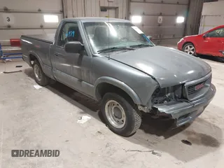 2002 GMC Sonoma SL with VIN 1GTCS145328187323, listed as a IAAI auction lot 41486479 with 85,993 mi miles. Bid and sale history available at carsss.com. Image 1.