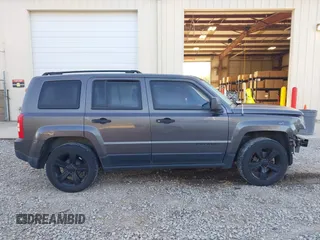 2015 Jeep Patriot Sport z VIN 1C4NJPBA4FD192171, wystawiony jako IAAI lot #42041383 z przebiegiem 137 105 mil mil oraz . Historia ofert i sprzedaży dostępna na DreamBid. Obrazek 14.