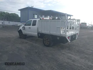 2022 Toyota Tacoma SR z VIN 3TYRX5GN5NT055800, wystawiony jako IAAI lot #42109011 z przebiegiem 30 236 mil mil oraz . Historia ofert i sprzedaży dostępna na DreamBid. Obrazek 3.