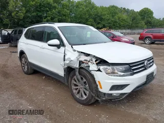 2018 Volkswagen Tiguan SEL with VIN 3VV3B7AX4JM003656, listed as a IAAI auction lot 42695320 with 105,958 mi miles and . Bid and sale history available at DreamBid. Image 1.
