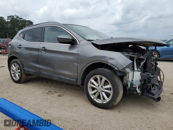 2017 Nissan Rogue SV with VIN JN1BJ1CP4HW013785, listed as a Copart auction lot 57387635 with 139,103 mi miles and Salvage title. Bid and sale history available at DreamBid. Image 4.