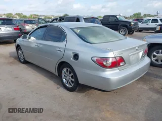 2004 Lexus ES 330 with VIN JTHBA30G045016212, listed as a IAAI auction lot 42057870 with 261,935 mi miles. Bid and sale history available at carsss.com. Image 3.