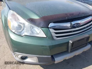 2011 Subaru Outback 2.5i Prem AWP with VIN 4S4BRBCC7B3351047, listed as a IAAI auction lot 40576102 with 130,202 mi miles. Bid and sale history available at carsss.com. Image 6.