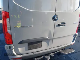 2022 Mercedes-Benz Sprinter with VIN W1Y40CHY3NT082983, listed as a IAAI auction lot 41505872 with 130,341 mi miles and . Bid and sale history available at carsss.com. Image 6.