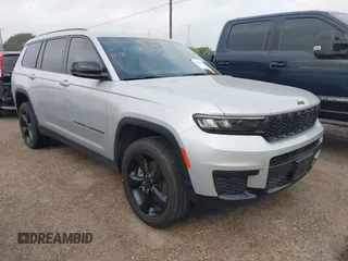 2024 Jeep Grand Cherokee Laredo z VIN 1C4RJJAG5R8531652, wystawiony jako IAAI lot #42097198 z przebiegiem 26 568 mil mil oraz . Historia ofert i sprzedaży dostępna na DreamBid. Obrazek 1.