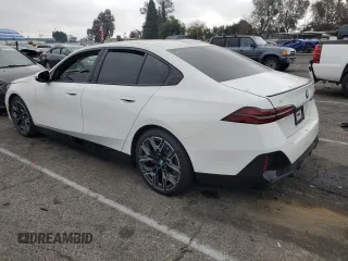 2024 BMW i5 eDrive40 z VIN WBY33FK04RCP62567, wystawiony jako Copart lot #85295344 z przebiegiem Nie podano mil oraz Szkody całkowita. Historia ofert i sprzedaży dostępna na DreamBid. Obrazek 2.
