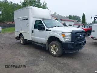 2016 Ford F-250 XL z VIN 1FDBF2B60GED17578, wystawiony jako IAAI lot #42436937 z przebiegiem 404 746 mil mil oraz . Historia ofert i sprzedaży dostępna na DreamBid. Obrazek 1.