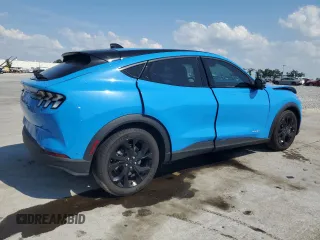 2024 Ford Mustang Mach-E Select z VIN 3FMTK1R47RMA23476, wystawiony jako Copart lot #57778105 z przebiegiem Nie podano mil oraz Nie do naprawy • Non repairable. Historia ofert i sprzedaży dostępna na DreamBid. Obrazek 3.