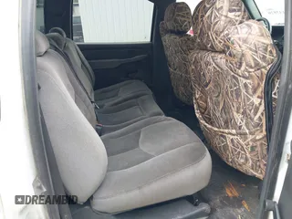 2005 GMC Sierra 2500HD SLE z VIN 1GTHK23U75F804162, wystawiony jako IAAI lot #42143820 z przebiegiem 3 mil mil oraz . Historia ofert i sprzedaży dostępna na DreamBid. Obrazek 8.