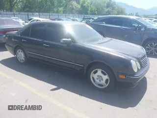 2000 Mercedes-Benz E 320 z VIN WDBJF70J8YA984703, wystawiony jako IAAI lot #42360812 z przebiegiem Nie podano mil oraz . Historia ofert i sprzedaży dostępna na DreamBid. Obrazek 1.