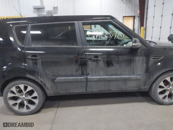 2013 Kia Soul + with VIN KNDJT2A62D7751897, listed as a IAAI auction lot 41822370 with 164,563 mi miles. Bid and sale history available at carsss.com. Image 13.