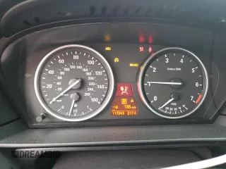 2008 BMW 5 Series 550i z VIN WBANW53598CT54180, wystawiony jako Copart lot #52365055 z przebiegiem 117 343 mil mil oraz Szkoda całkowita • Salvage title. Historia ofert i sprzedaży dostępna na DreamBid. Obrazek 9.