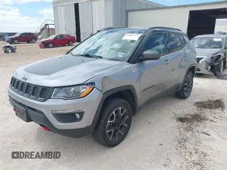 2020 Jeep Compass Trailhawk z VIN 3C4NJDDB5LT171727, wystawiony jako IAAI lot #41844523 z przebiegiem 103 952 mil mil oraz . Historia ofert i sprzedaży dostępna na DreamBid. Obrazek 2.