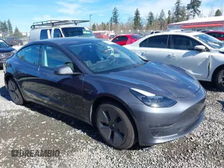 2023 Tesla Model 3 z VIN 5YJ3E1EA5PF714126, wystawiony jako IAAI lot #41688506 z przebiegiem 17 548 mil mil oraz . Historia ofert i sprzedaży dostępna na DreamBid. Obrazek 1.