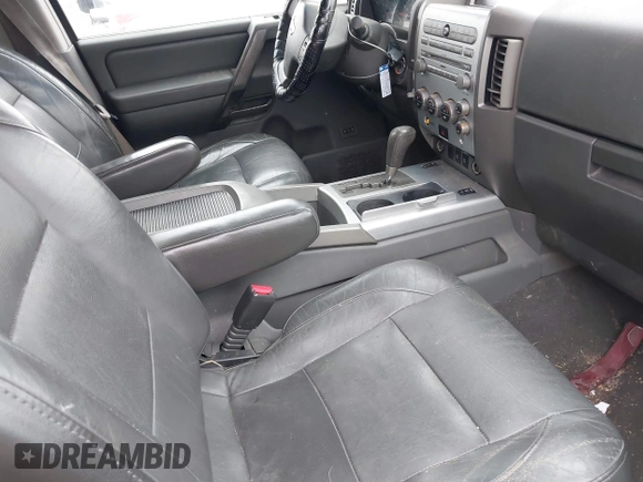 2005 Nissan Armada SE z VIN 5N1AA08B85N706842, wystawiony jako IAAI lot #41532244 z przebiegiem 123 630 mil mil oraz . Historia ofert i sprzedaży dostępna na DreamBid. Obrazek 5.
