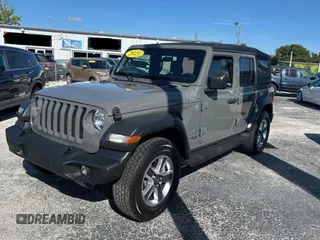 2021 Jeep Wrangler Unlimited Willys z VIN 1C4HJXDNXMW549111, wystawiony jako Copart lot #61692645 z przebiegiem 40 883 mil mil oraz Czysty tytuł • Clean title. Historia ofert i sprzedaży dostępna na DreamBid. Obrazek 2.