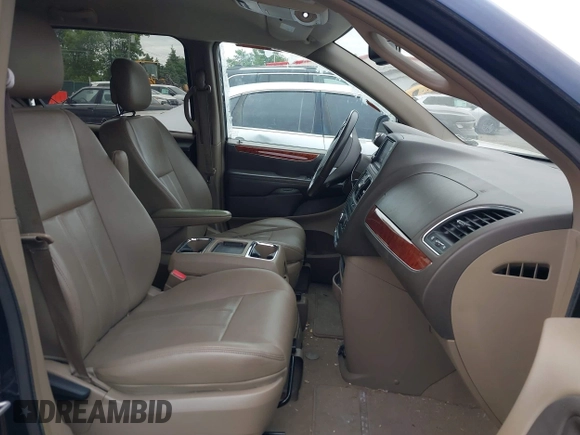 2013 Chrysler Town & Country Touring z VIN 2C4RC1BG1DR677083, wystawiony jako IAAI lot #42317204 z przebiegiem 204 879 mil mil oraz . Historia ofert i sprzedaży dostępna na DreamBid. Obrazek 5.