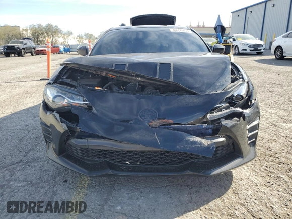 2017 Toyota 86 z VIN JF1ZNAA11H8704619, wystawiony jako Copart lot #50272835 z przebiegiem 104 096 mil mil oraz Szkoda całkowita • Salvage title. Historia ofert i sprzedaży dostępna na DreamBid. Obrazek 5.