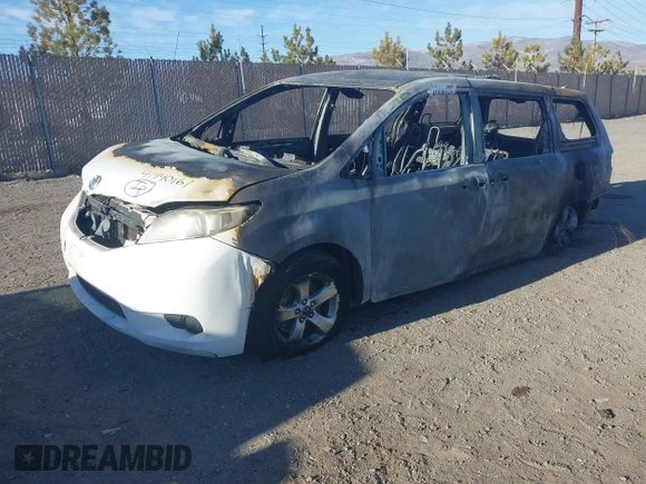 2012 Toyota Sienna LE AAS with VIN 5TDKK3DC2CS259437, listed as a IAAI auction lot 41440161 with 1 mi miles. Bid and sale history available at carsss.com. Image 2.