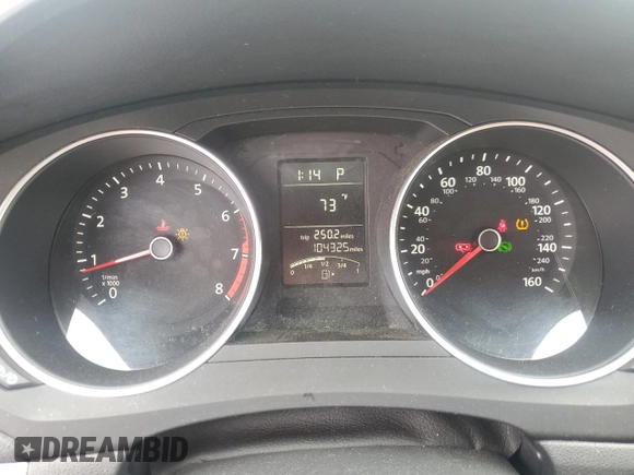 2015 Volkswagen Jetta SE z VIN 3VWD07AJ0FM252092, wystawiony jako Copart lot #56682945 z przebiegiem 104 325 mil mil oraz Czysty tytuł • Clean title. Historia ofert i sprzedaży dostępna na DreamBid. Obrazek 9.