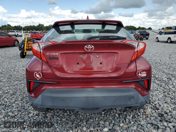 2018 Toyota C-HR XLE z VIN NMTKHMBX1JR061311, wystawiony jako Copart lot #63251925 z przebiegiem 32 382 mil mil oraz Czysty tytuł • Clean title. Historia ofert i sprzedaży dostępna na DreamBid. Obrazek 6.