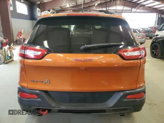 2015 Jeep Cherokee Trailhawk z VIN 1C4PJMBS8FW727992, wystawiony jako Copart lot #59799425 z przebiegiem 127 853 mil mil oraz Czysty tytuł • Clean title. Historia ofert i sprzedaży dostępna na DreamBid. Obrazek 6.