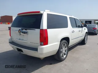2011 Cadillac Escalade ESV Platinum z VIN 1GYS3KEF2BR134431, wystawiony jako IAAI lot #42238533 z przebiegiem 192 782 mil mil oraz . Historia ofert i sprzedaży dostępna na DreamBid. Obrazek 4.
